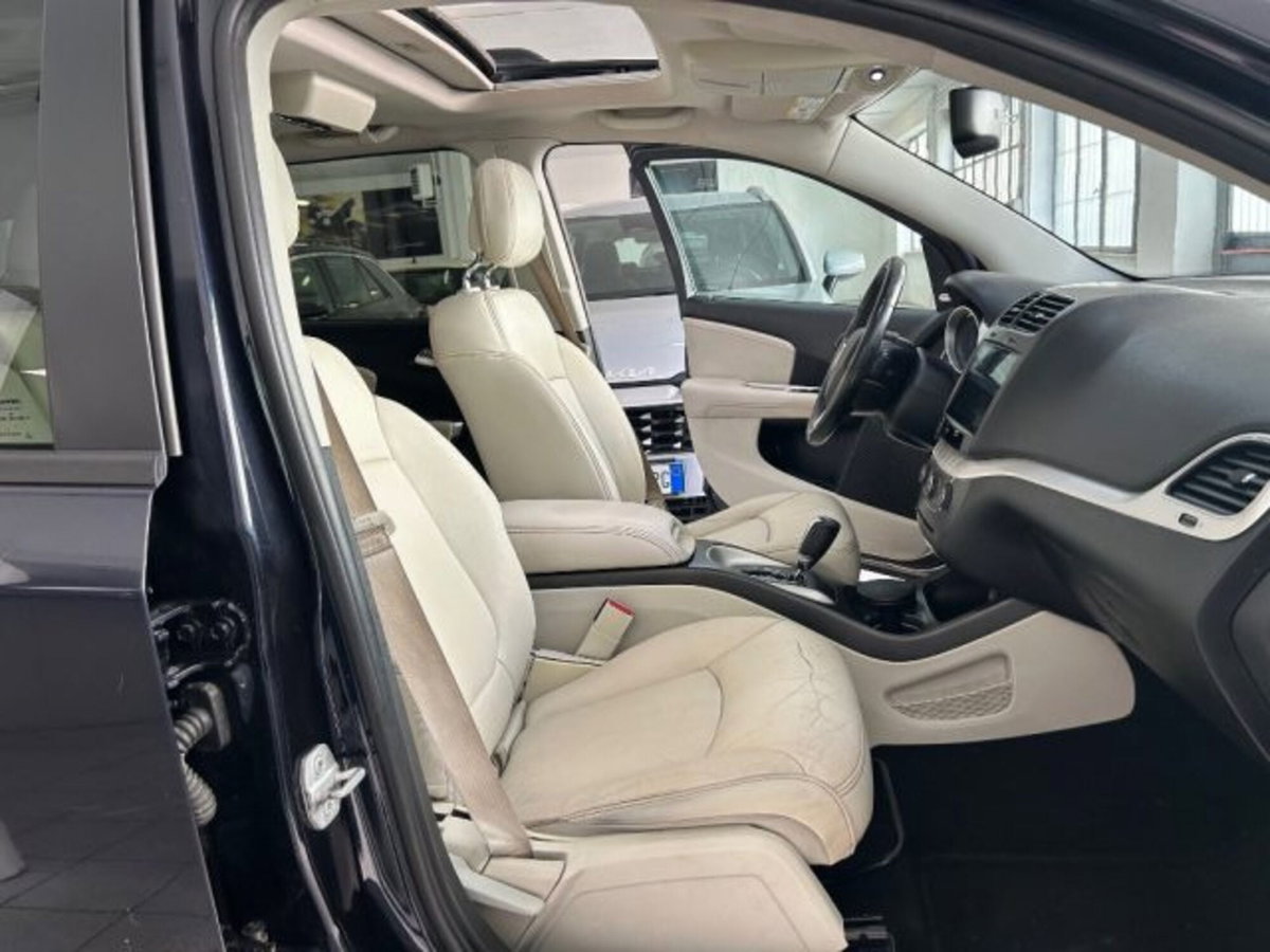 Fiat Freemont 2.0 Mjt 170 CV 4x4 Automatica Lounge (10)