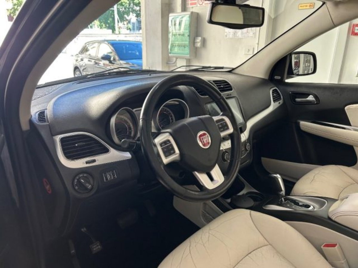 Fiat Freemont 2.0 Mjt 170 CV 4x4 Automatica Lounge (13)