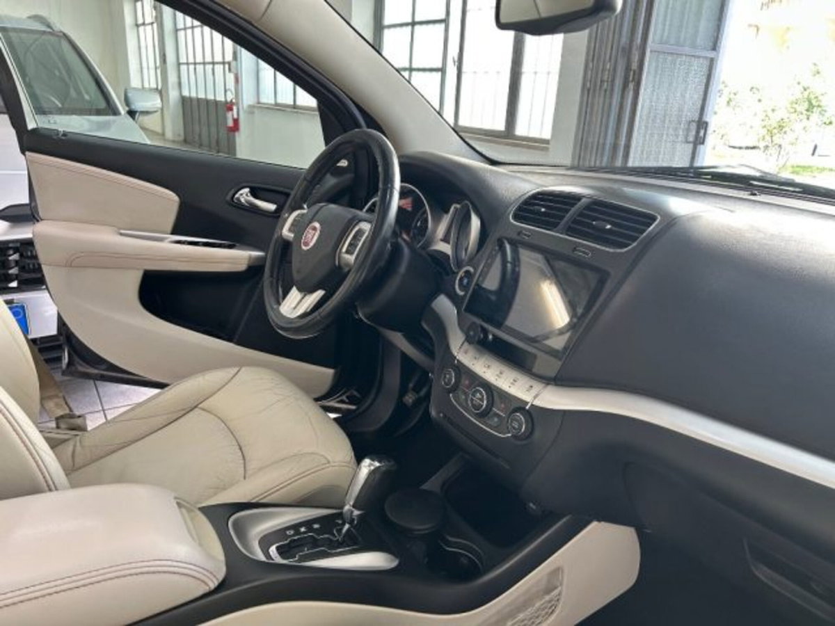 Fiat Freemont 2.0 Mjt 170 CV 4x4 Automatica Lounge (14)