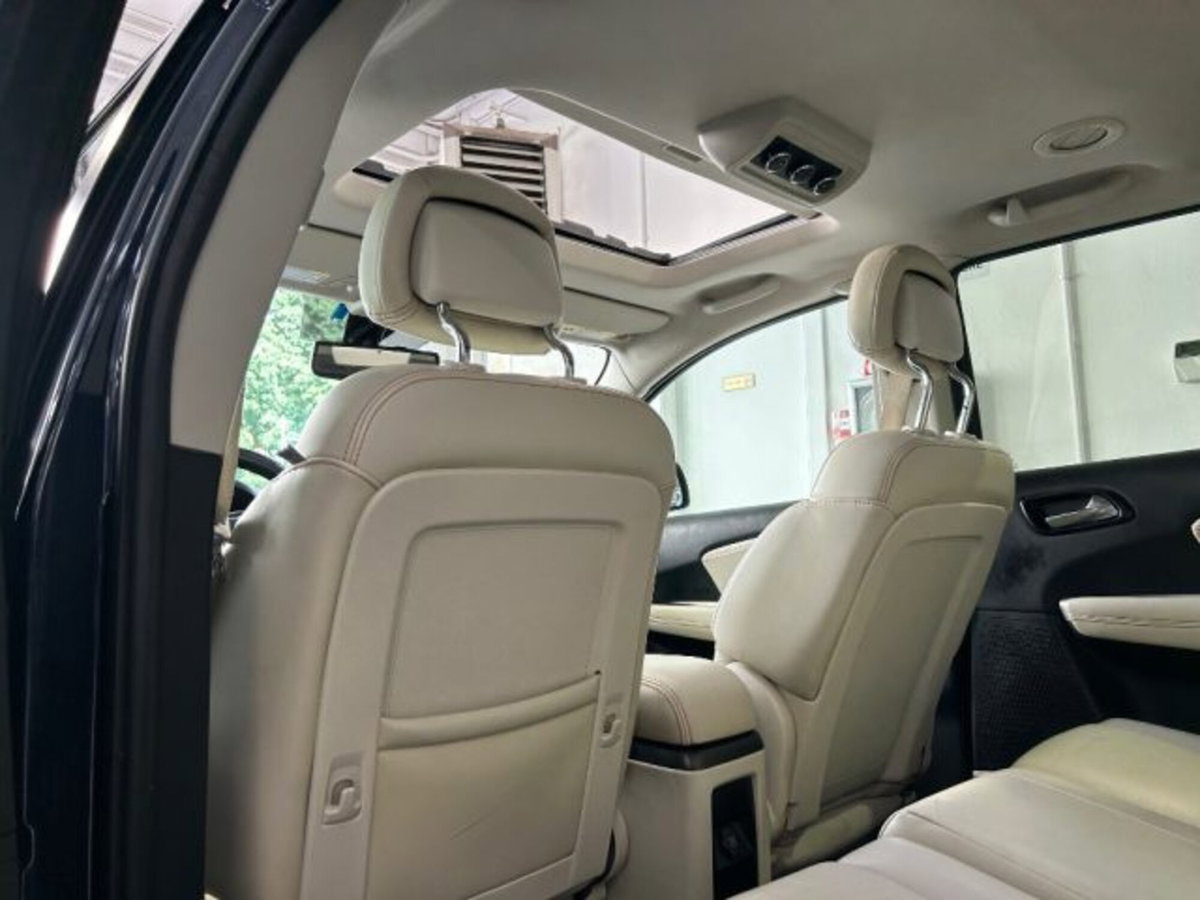 Fiat Freemont 2.0 Mjt 170 CV 4x4 Automatica Lounge (9)