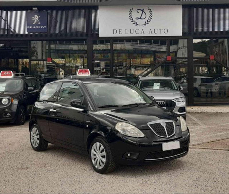Lancia Ypsilon 1.3 MJT 75 CV Argento