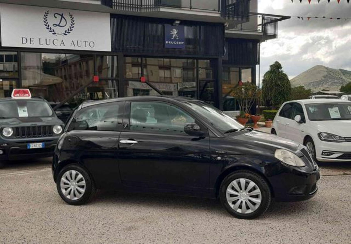 Lancia Ypsilon 1.3 MJT 75 CV Diva (13)