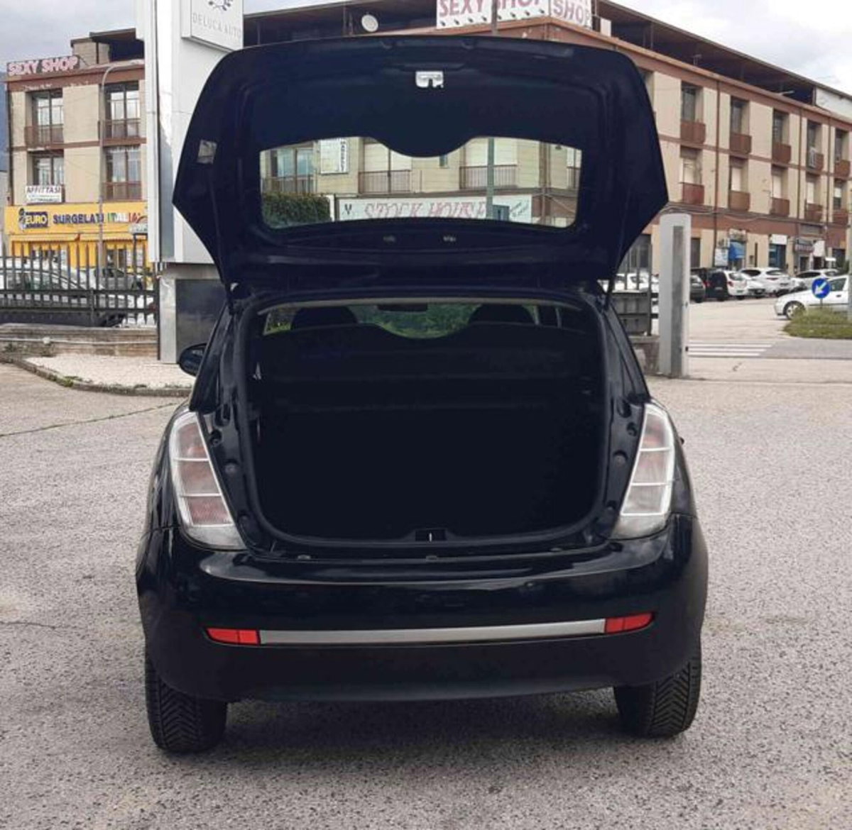 Lancia Ypsilon 1.3 MJT 75 CV Diva (15)