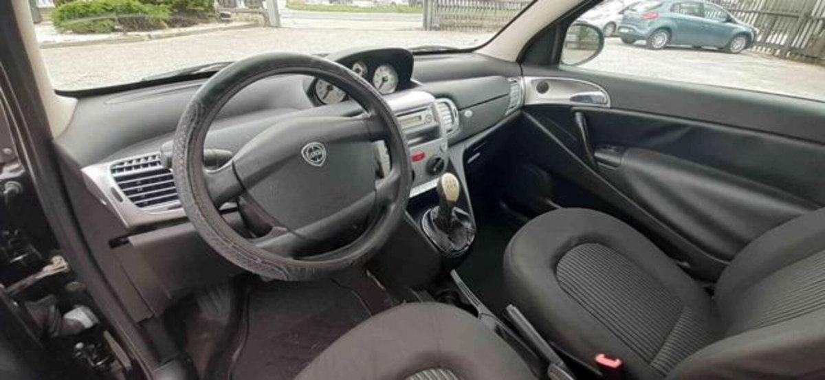 Lancia Ypsilon 1.3 MJT 75 CV Diva (18)