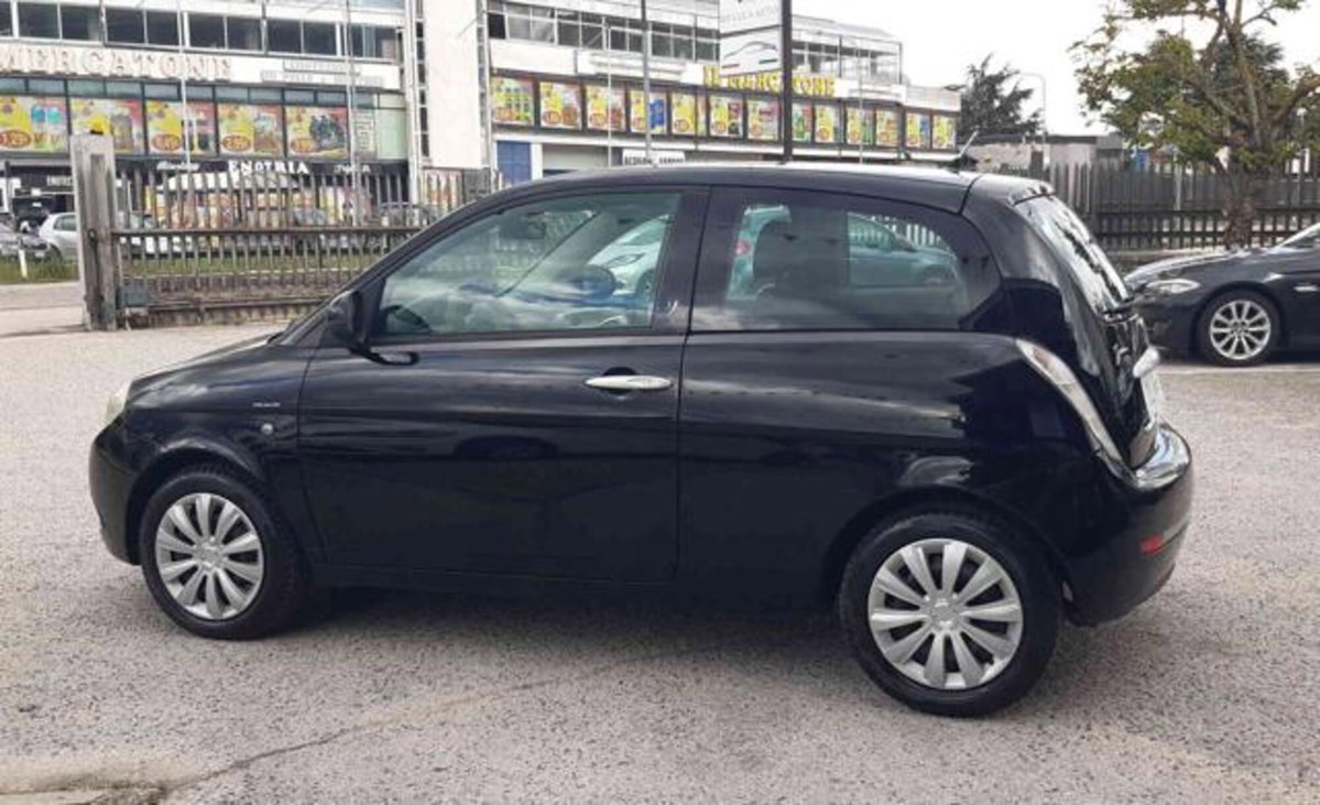 Lancia Ypsilon 1.3 MJT 75 CV Diva (6)