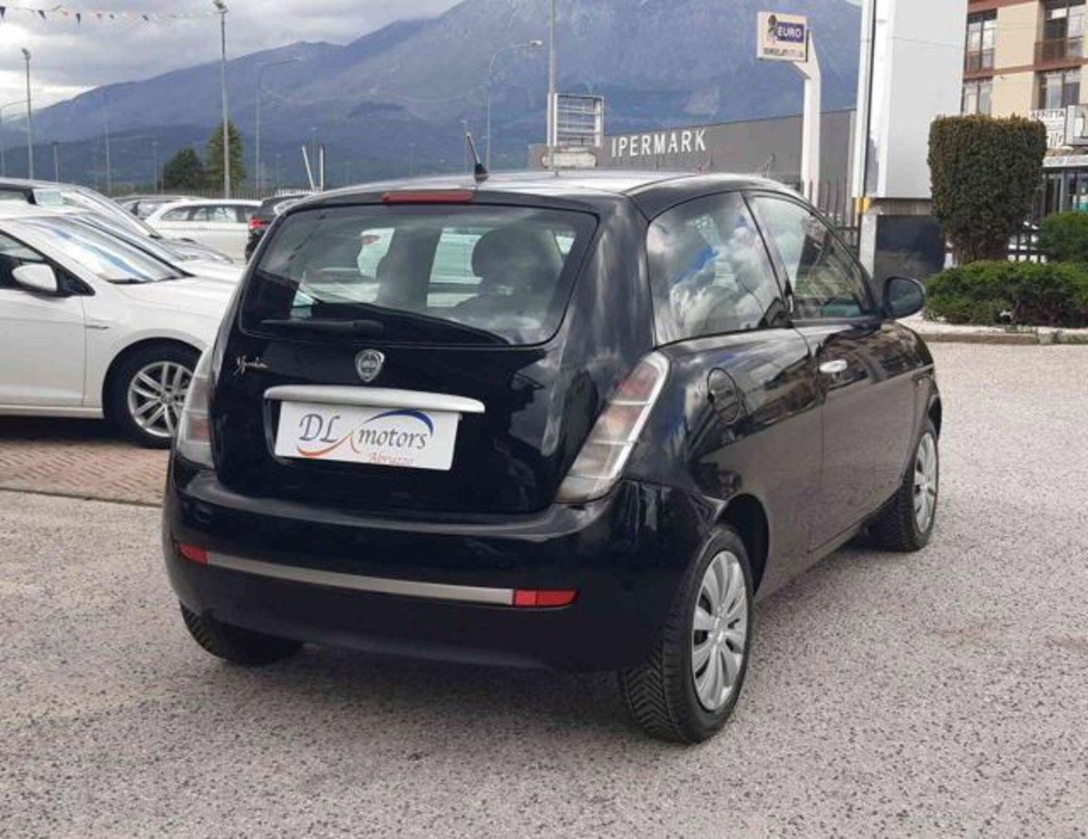 Lancia Ypsilon 1.3 MJT 75 CV Diva (9)