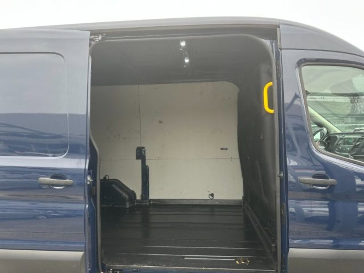 Ford Transit Furgone 350 2.0TDCi EcoBlue MHEV 130CV PL-TM Combi Trend N1 (9)