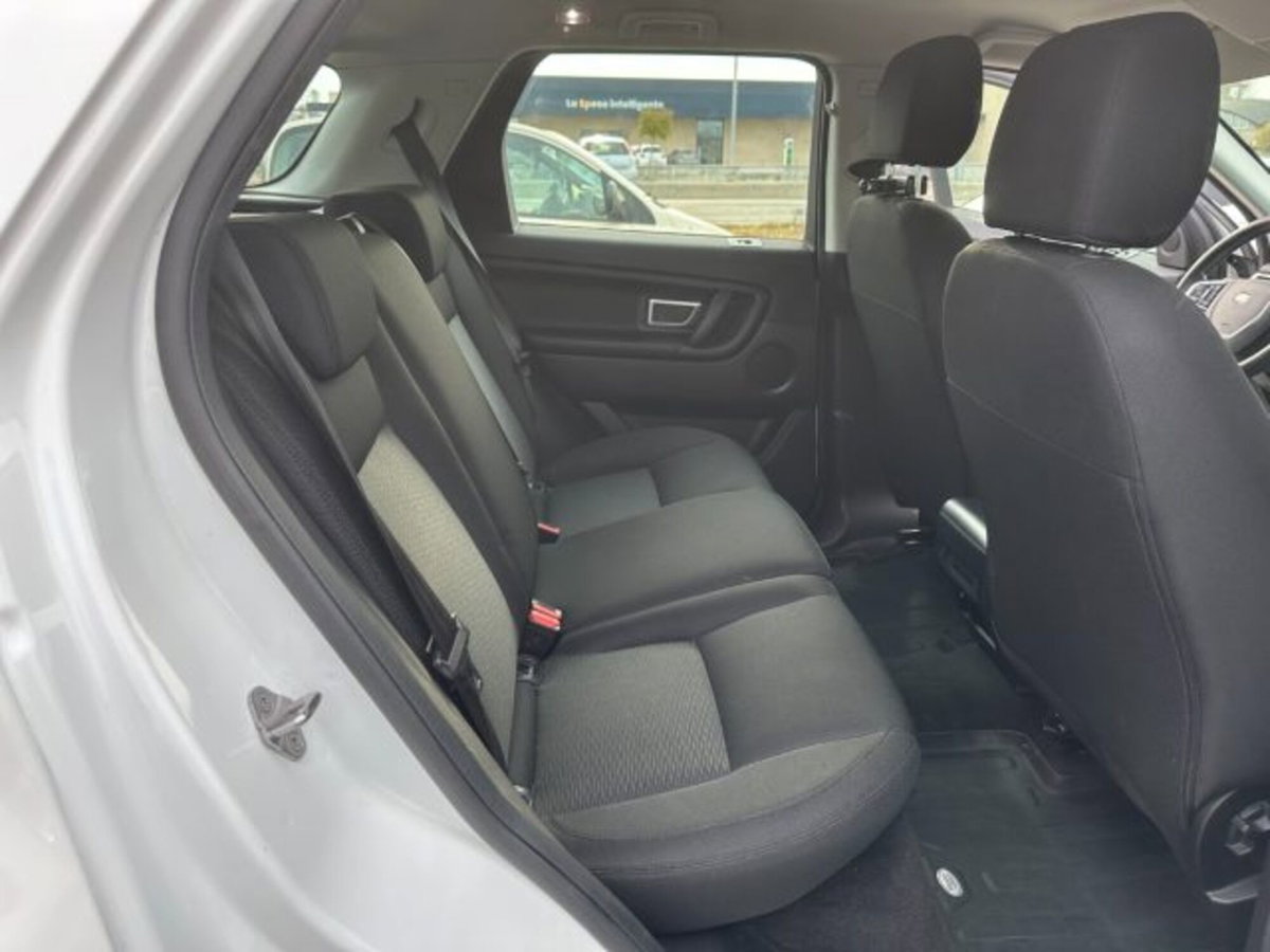 Land Rover Discovery Sport 2.0 TD4 150 CV Pure (10)