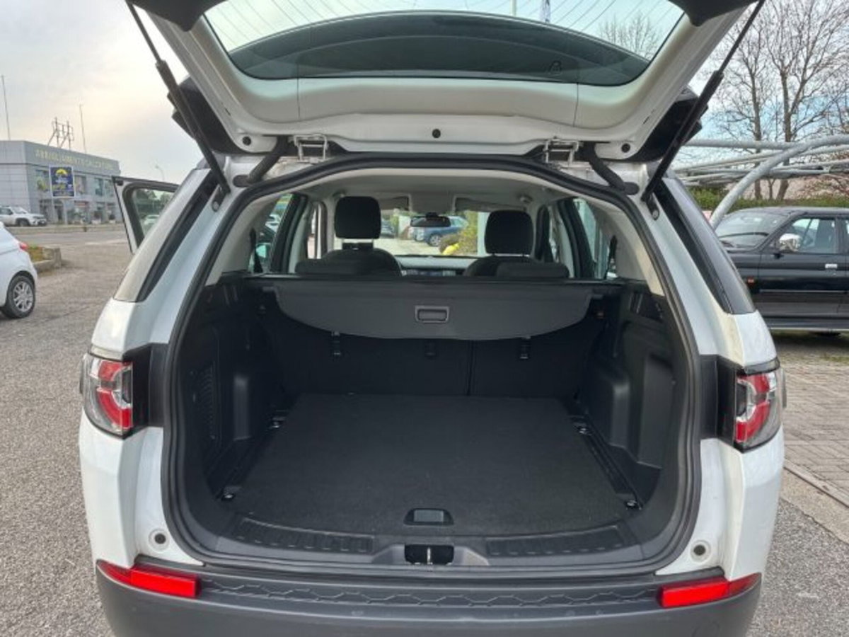 Land Rover Discovery Sport 2.0 TD4 150 CV Pure (11)