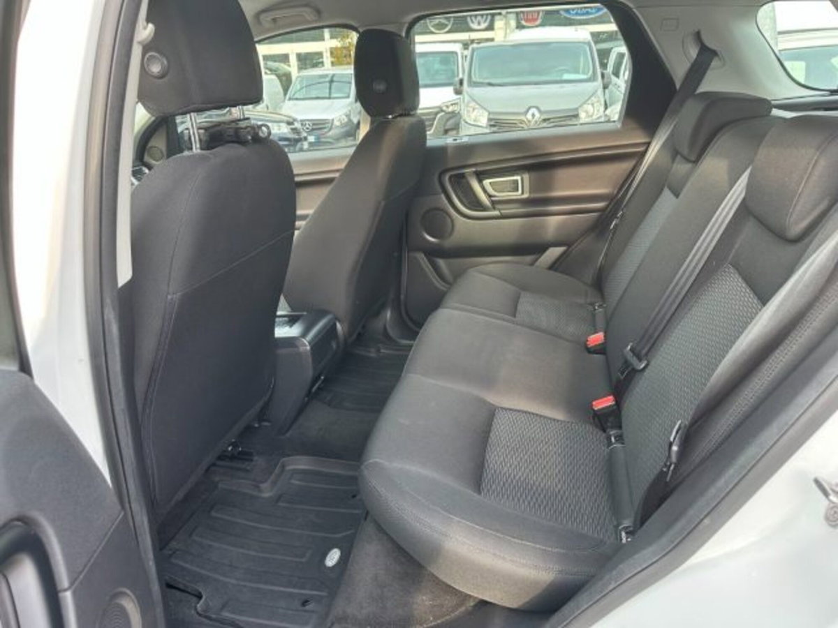 Land Rover Discovery Sport 2.0 TD4 150 CV Pure (7)
