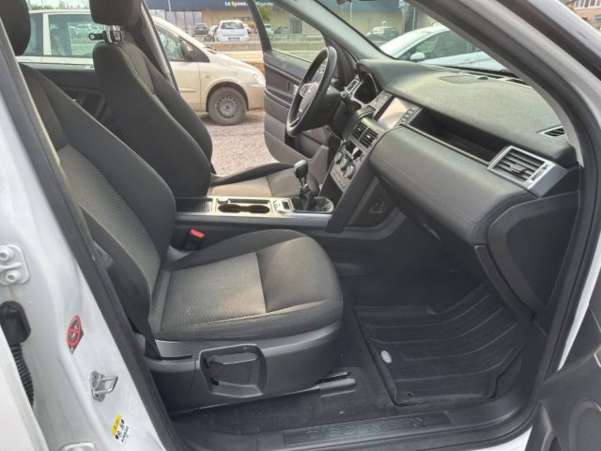 Land Rover Discovery Sport 2.0 TD4 150 CV Pure (9)