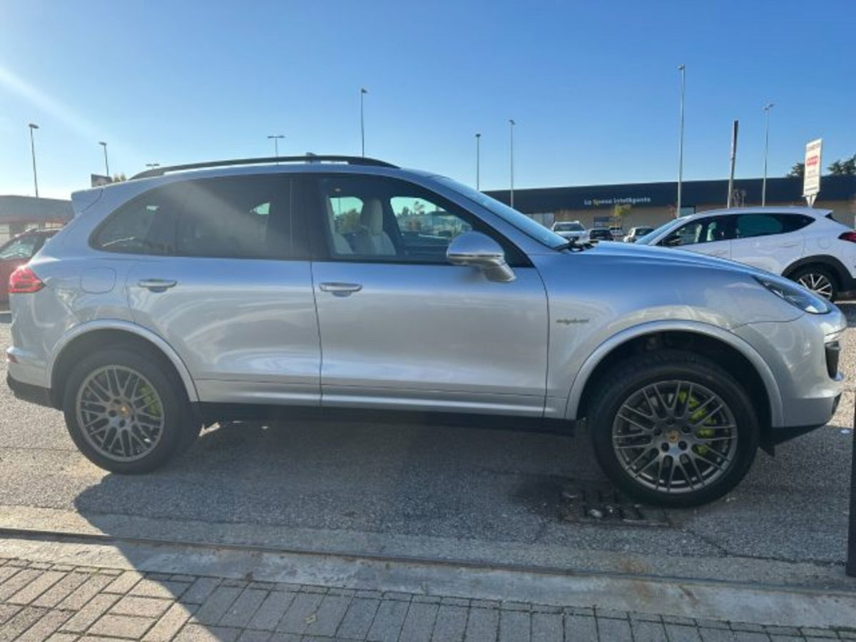 Porsche Cayenne 3.0 S E-Hybrid (5)