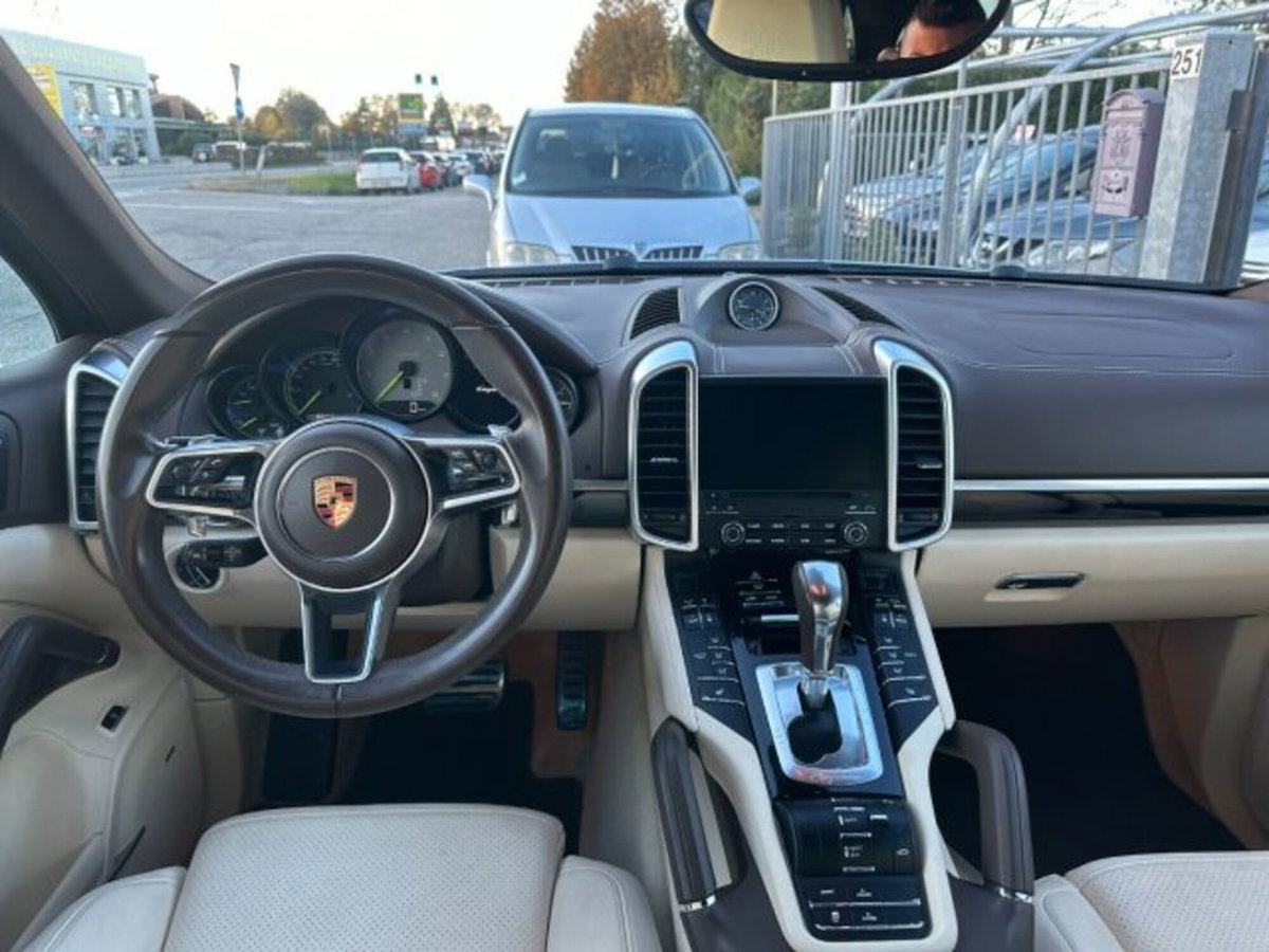 Porsche Cayenne 3.0 S E-Hybrid (8)