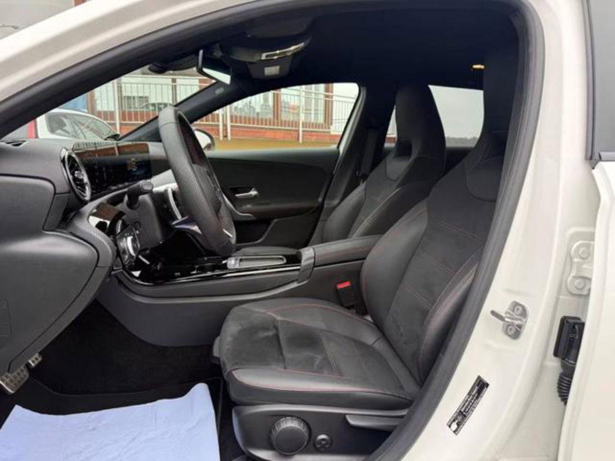 Mercedes-Benz Classe A Sedan 180 d AMG Line Premium Plus auto (15)