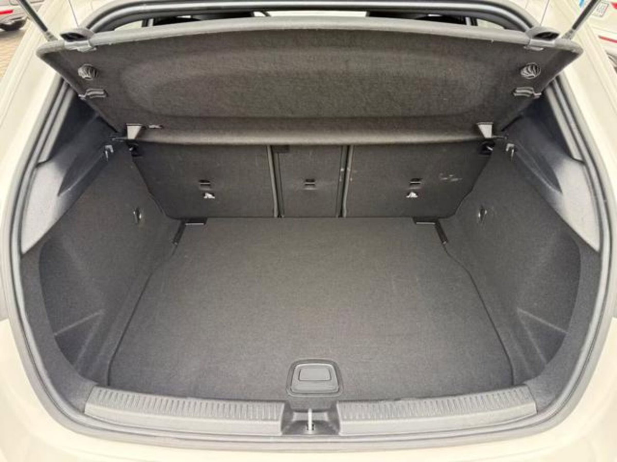 Mercedes-Benz Classe A Sedan 180 d AMG Line Premium Plus auto (9)