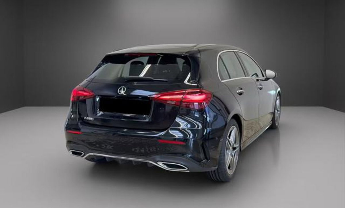 Mercedes-Benz Classe A Sedan 180 4p. Premium (11)