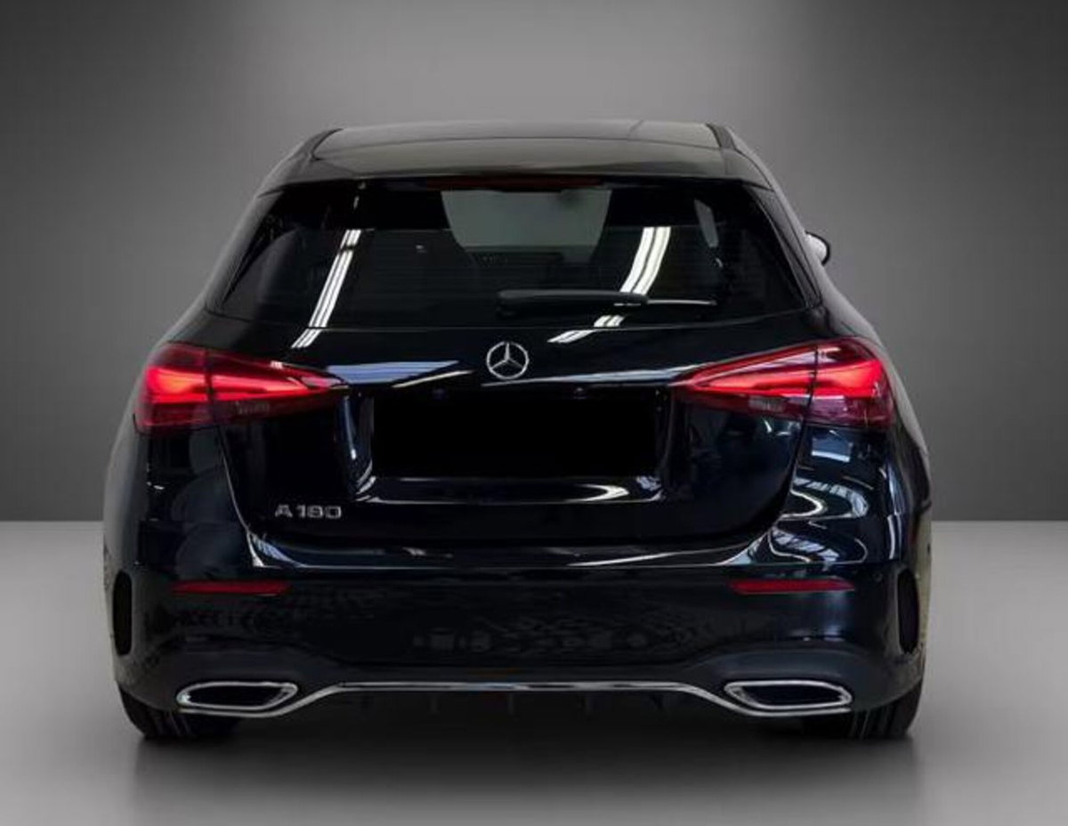 Mercedes-Benz Classe A Sedan 180 4p. Premium (15)