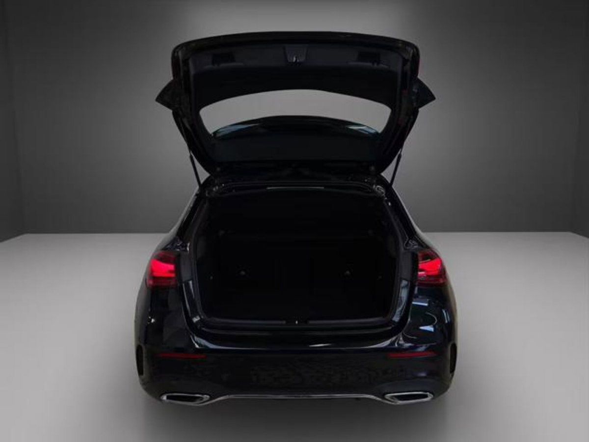 Mercedes-Benz Classe A Sedan 180 4p. Premium (16)
