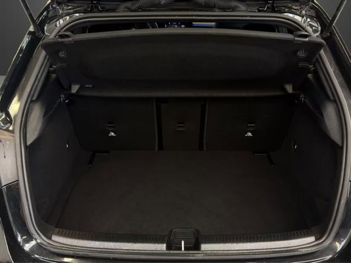 Mercedes-Benz Classe A Sedan 180 4p. Premium (18)