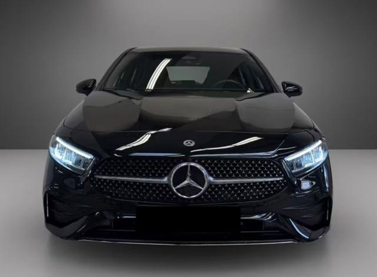 Mercedes-Benz Classe A Sedan 180 4p. Premium (2)