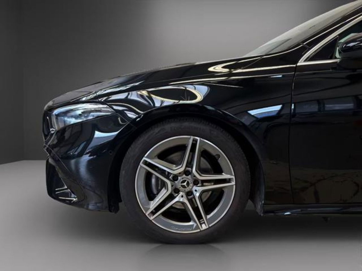 Mercedes-Benz Classe A Sedan 180 4p. Premium (4)