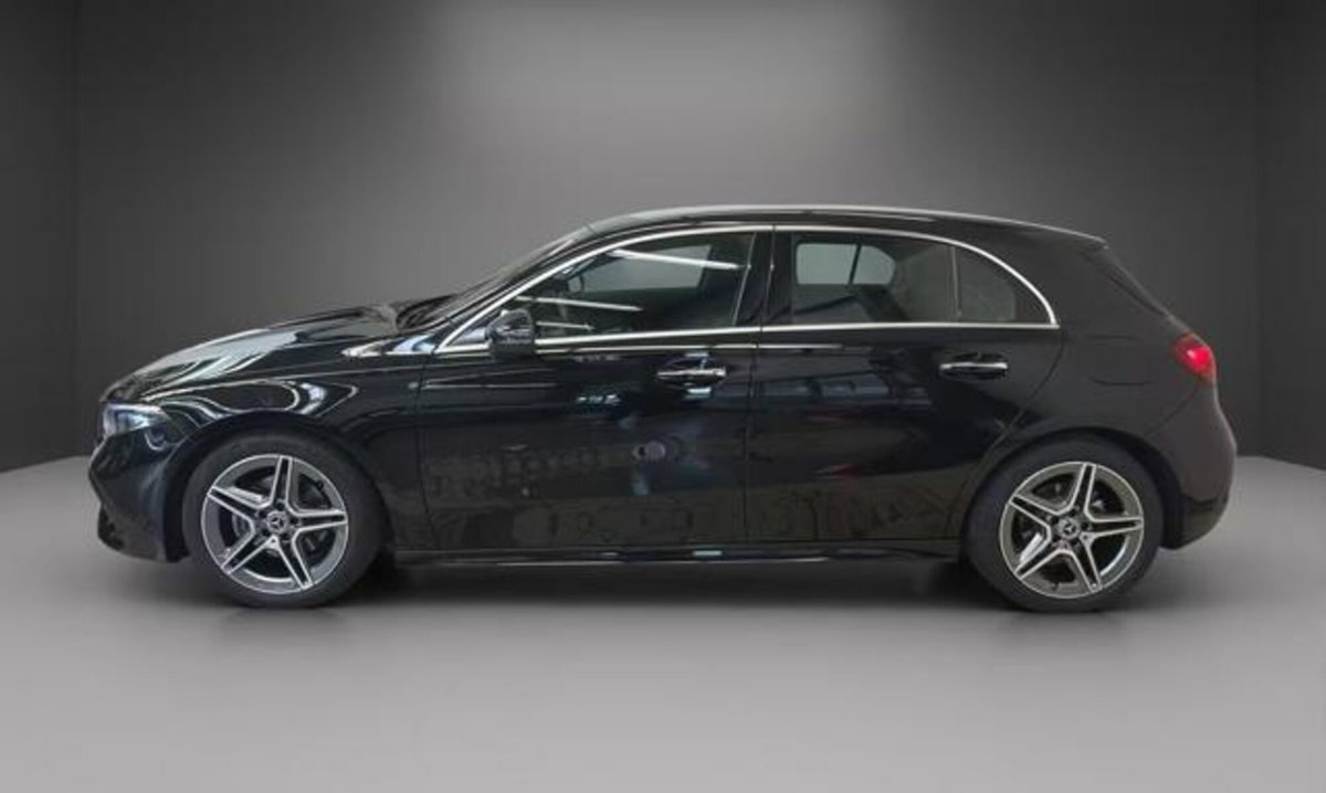 Mercedes-Benz Classe A Sedan 180 4p. Premium (5)
