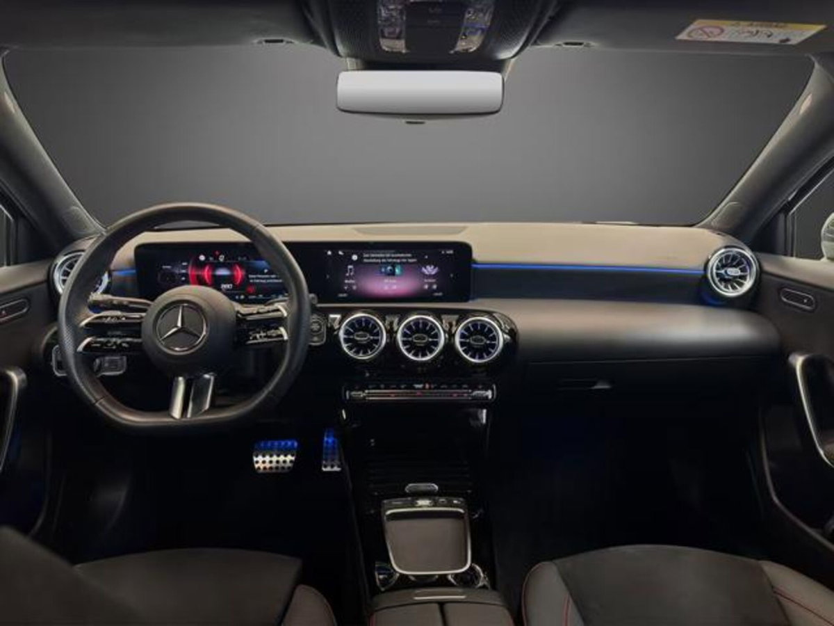 Mercedes-Benz Classe A Sedan 180 4p. Premium (6)