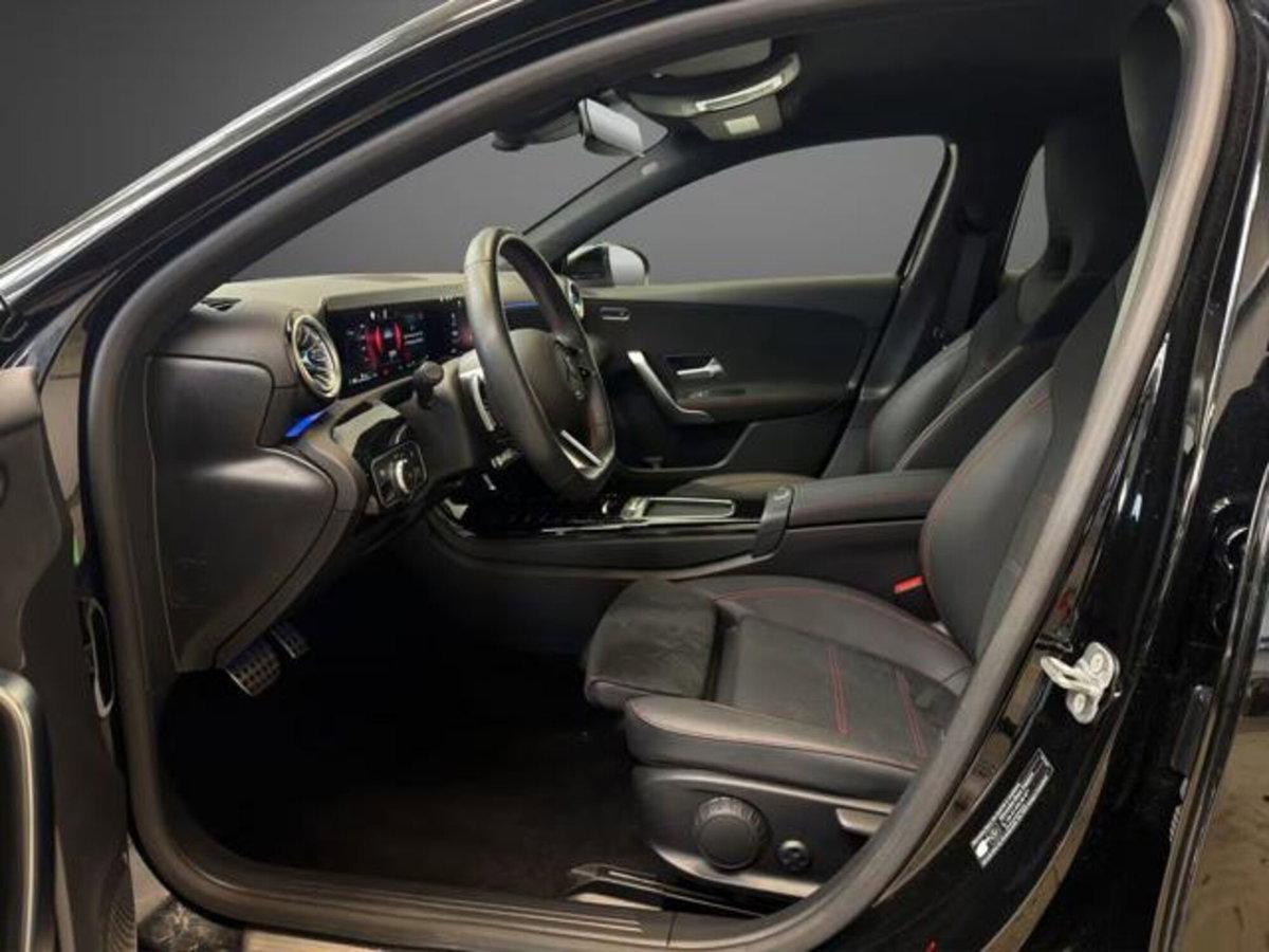 Mercedes-Benz Classe A Sedan 180 4p. Premium (8)