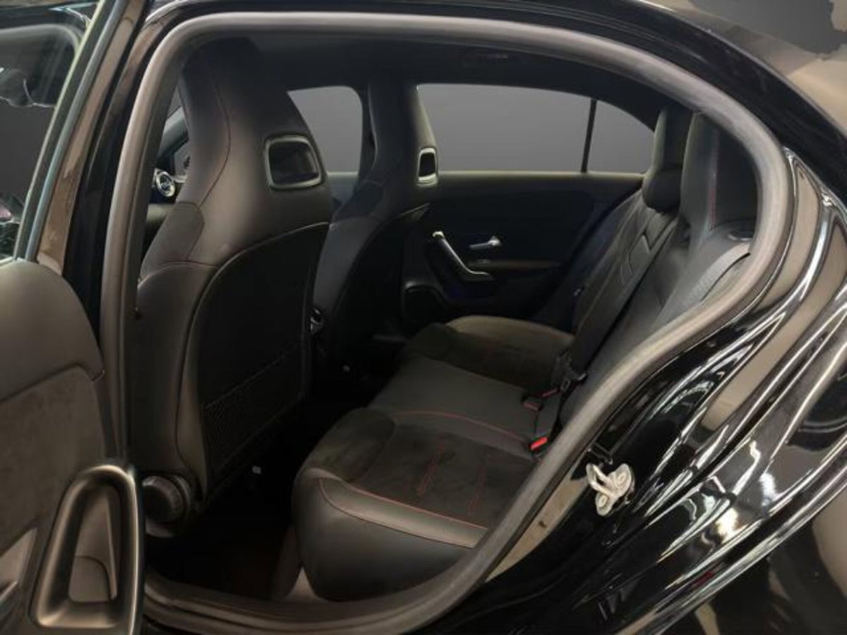 Mercedes-Benz Classe A Sedan 180 4p. Premium (9)