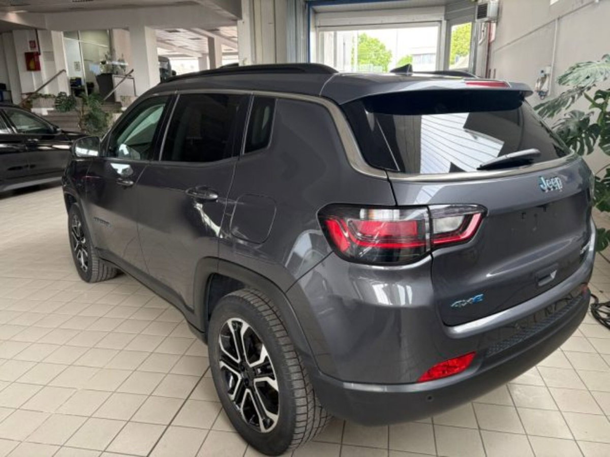 Jeep Compass 1.3 T4 190CV PHEV AT6 4xe Limited (3)