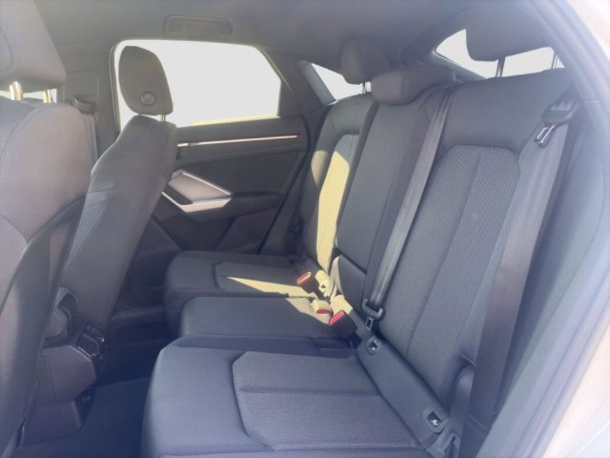 Audi Q3 Sportback 35 2.0 tdi Identity Black s-tronic (10)