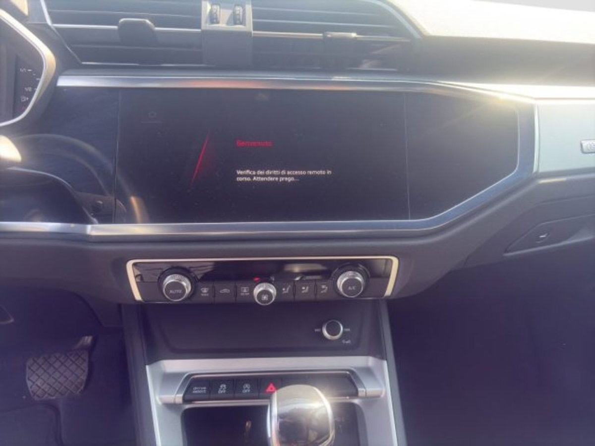 Audi Q3 Sportback 35 2.0 tdi Identity Black s-tronic (14)