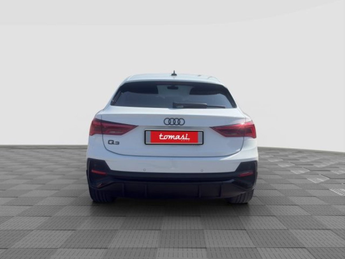 Audi Q3 Sportback 35 2.0 tdi Identity Black s-tronic (4)