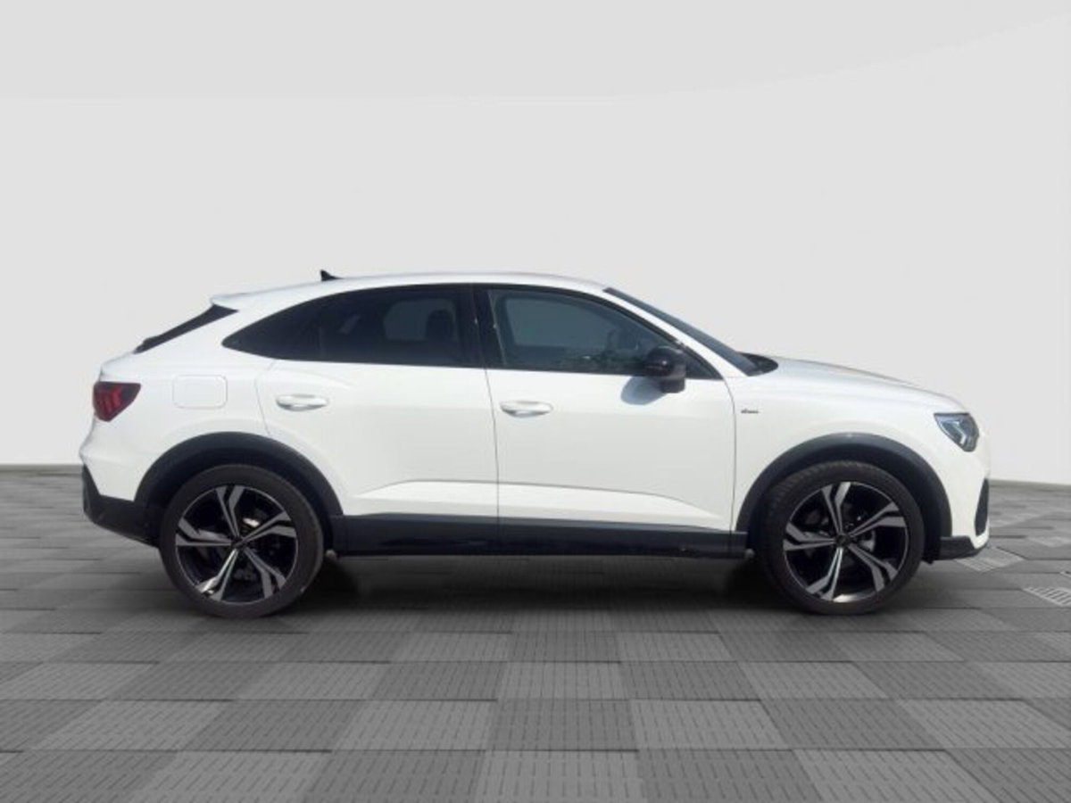 Audi Q3 Sportback 35 2.0 tdi Identity Black s-tronic (6)