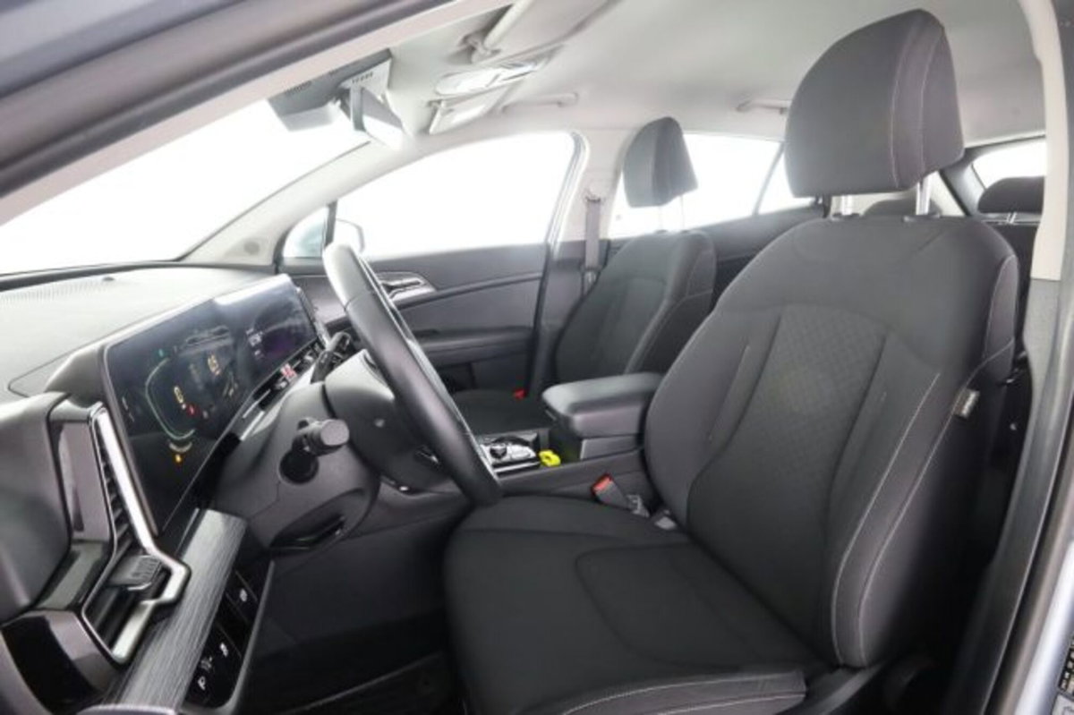 Kia Sportage 1.6 crdi mhev Business dct (2)