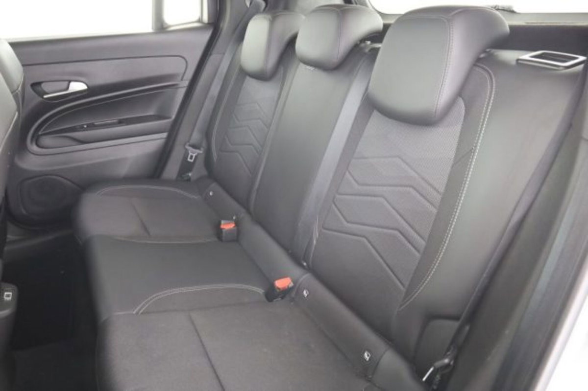 Jeep Avenger 1.2 turbo Summit fwd 100cv (3)