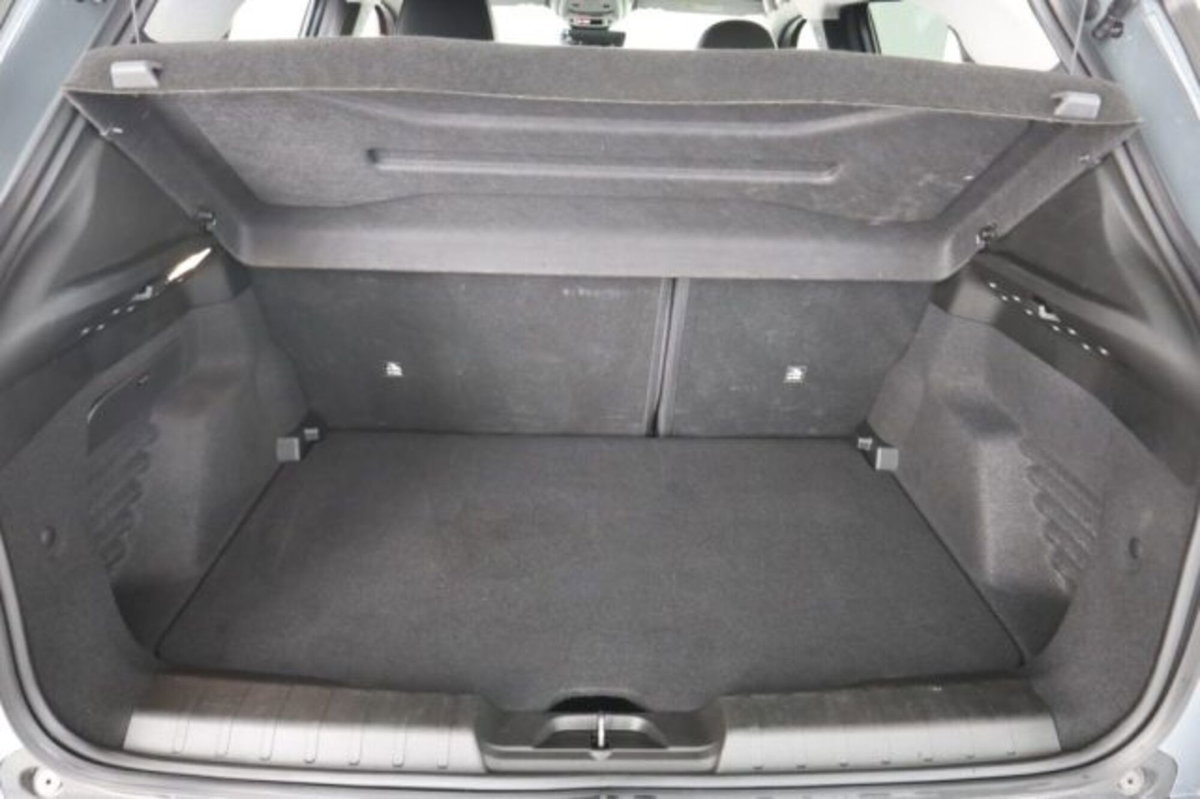 Jeep Avenger 1.2 turbo Summit fwd 100cv (6)