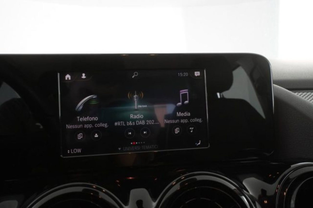 Mercedes-Benz CLA Shooting Brake 200 d Automatic Shooting Brake Business (17)