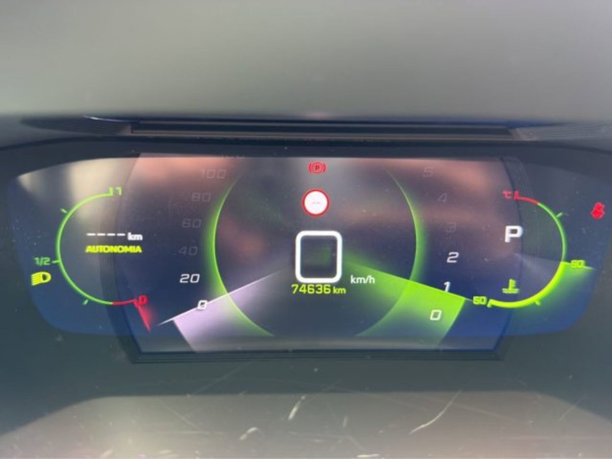 Peugeot 2008 PureTech 130 S&S EAT8 GT Pack (14)