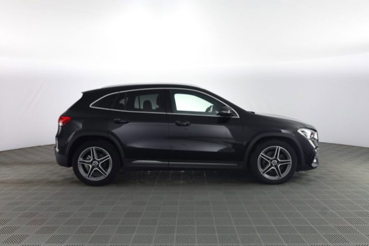 Mercedes-Benz CLA Shooting Brake 180 d Automatic Shooting Brake Premium (3)