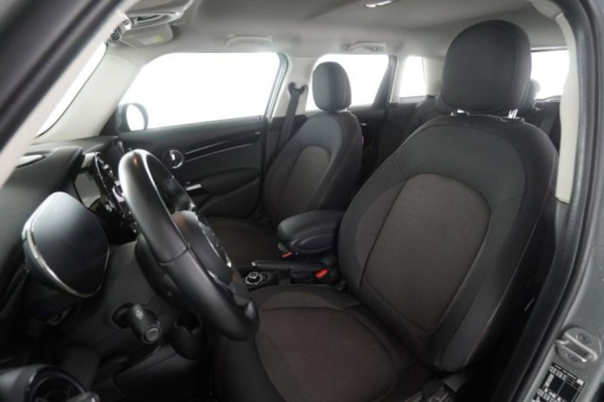 MINI Mini 1.5 Cooper Essential 5 porte (10)