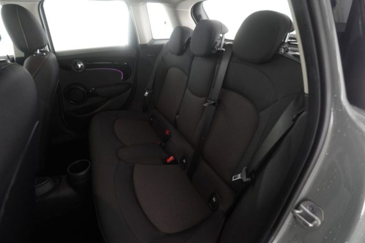 MINI Mini 1.5 Cooper Essential 5 porte (11)