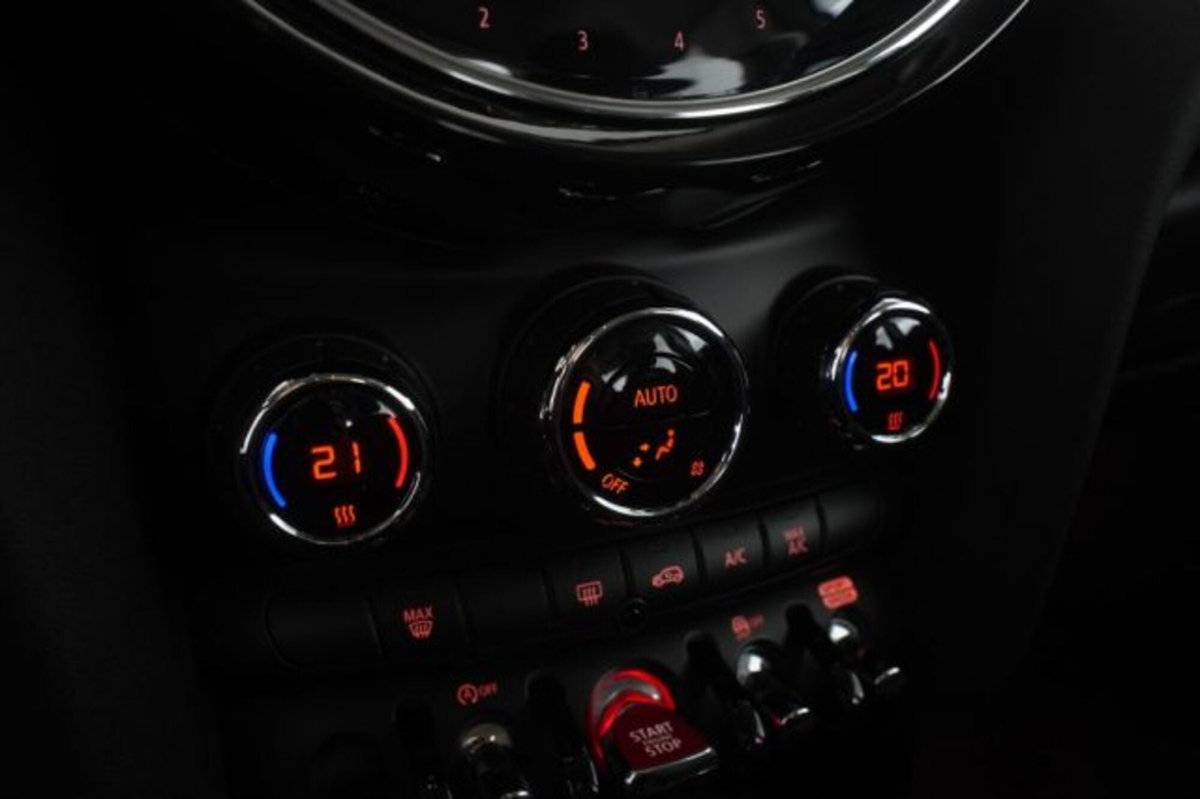 MINI Mini 1.5 Cooper Essential 5 porte (19)