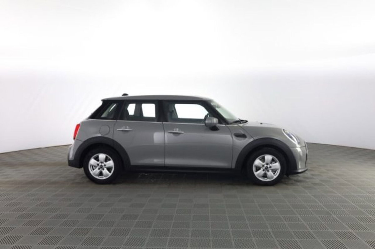 MINI Mini 1.5 Cooper Essential 5 porte (3)
