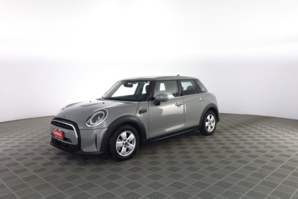 MINI Mini 1.5 Cooper Essential 5 porte (8)