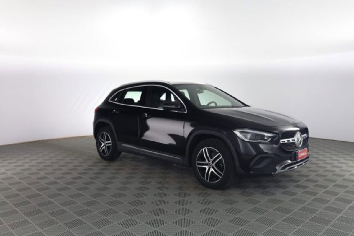 Mercedes-Benz CLA Shooting Brake 200 d Automatic 4Matic Shooting Brake Sport (2)