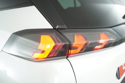 Peugeot 2008 BlueHDi 100 S&S GT Line (17)