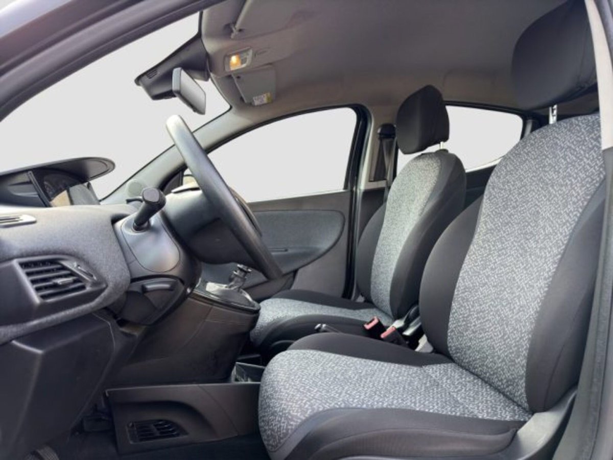 Lancia Ypsilon 1.0 FireFly 5 porte S&S Hybrid Ecochic Silver (10)