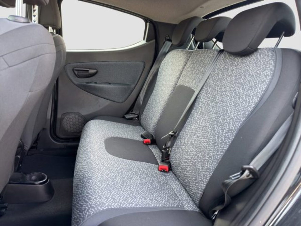 Lancia Ypsilon 1.0 FireFly 5 porte S&S Hybrid Ecochic Silver (11)