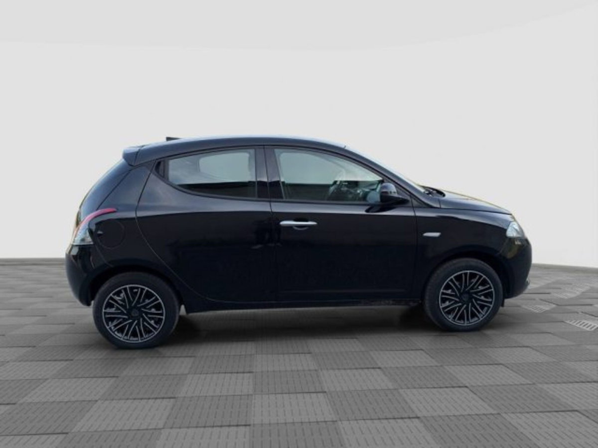 Lancia Ypsilon 1.0 FireFly 5 porte S&S Hybrid Ecochic Silver (6)